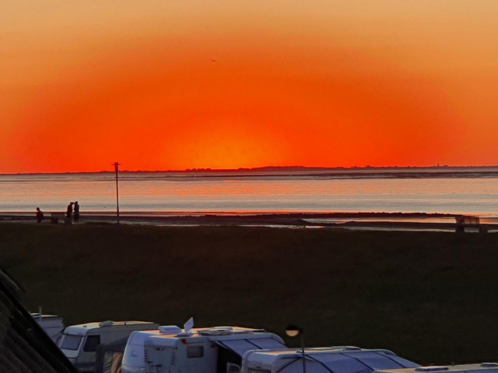 Meerzeit Strandhotel Нойхарлингерзийл Екстериор снимка